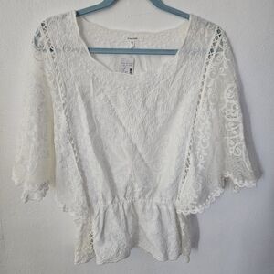 White embroidered mesh top‎ with flutter sleeves size small NWT maurices